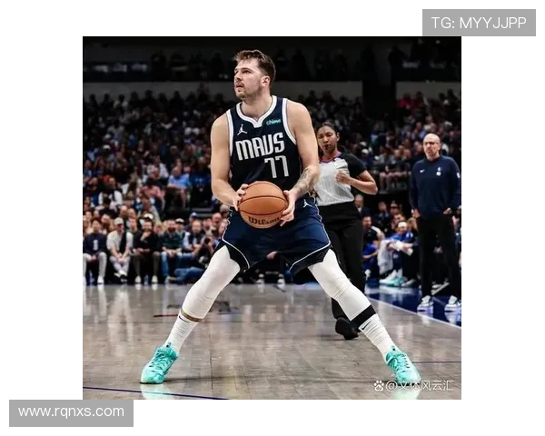 东契奇强势突破重围神奇一投命中加罚引领独行侠逆袭 东契奇强势突破重围神奇一投命中加罚引领独行侠逆袭